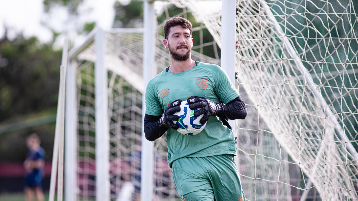 Caíque França vê clássico regional contra o Ceará como chance de retomada do Sport no Brasileirão: “Só nós podemos mudar esse cenário”