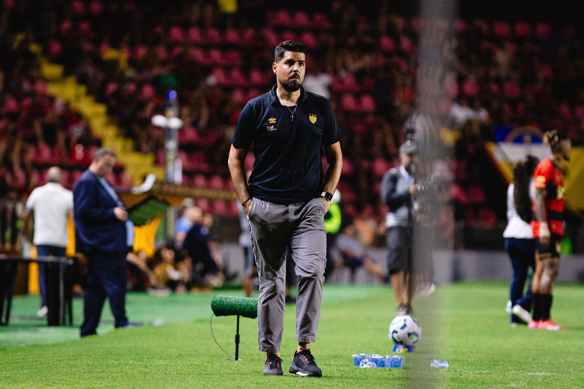 Yuri Romão detalha saída de António Oliveira, diz que Sport conversa com quatro técnicos e nega desejo de renunciar ao cargo 2 António Oliveira - Treinador - Sport