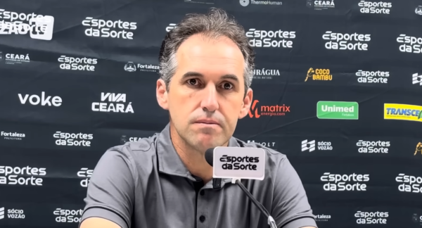 Condé reitera que o primeiro objetivo do Ceará na Série A é a permanência, mas também pensa em voos altos 1 Léo Condé - Ceará - Série A - Coletiva - Santos
