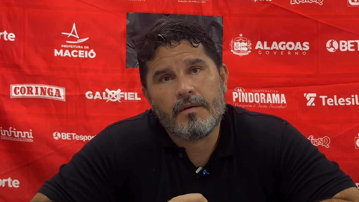 Eduardo Barroca reclama de arbitragem em empate do CRB: “Pênalti inexistente”