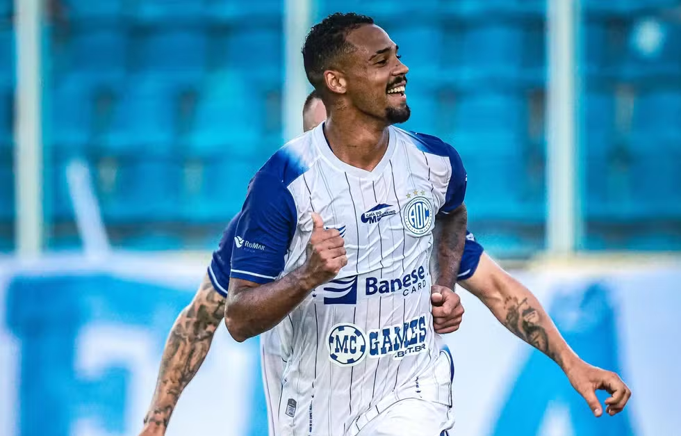 Confiança anuncia a saída do atacante Rodriguinho