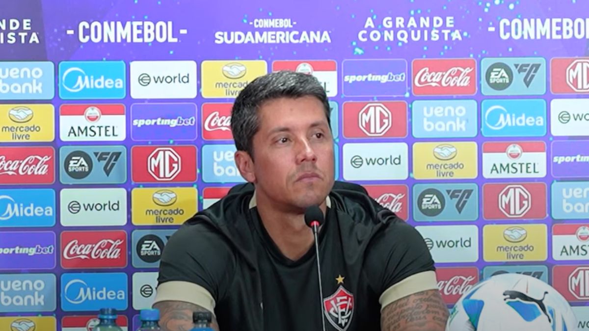 Com Vitória vivo na Sul-Americana, Carpini analisa prioridades, mas reconhece: “Sonho em ser campeão”