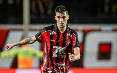 Sem ter selado acerto com o Sport, Claudinho seguirá nos planos do Vitória para 2026