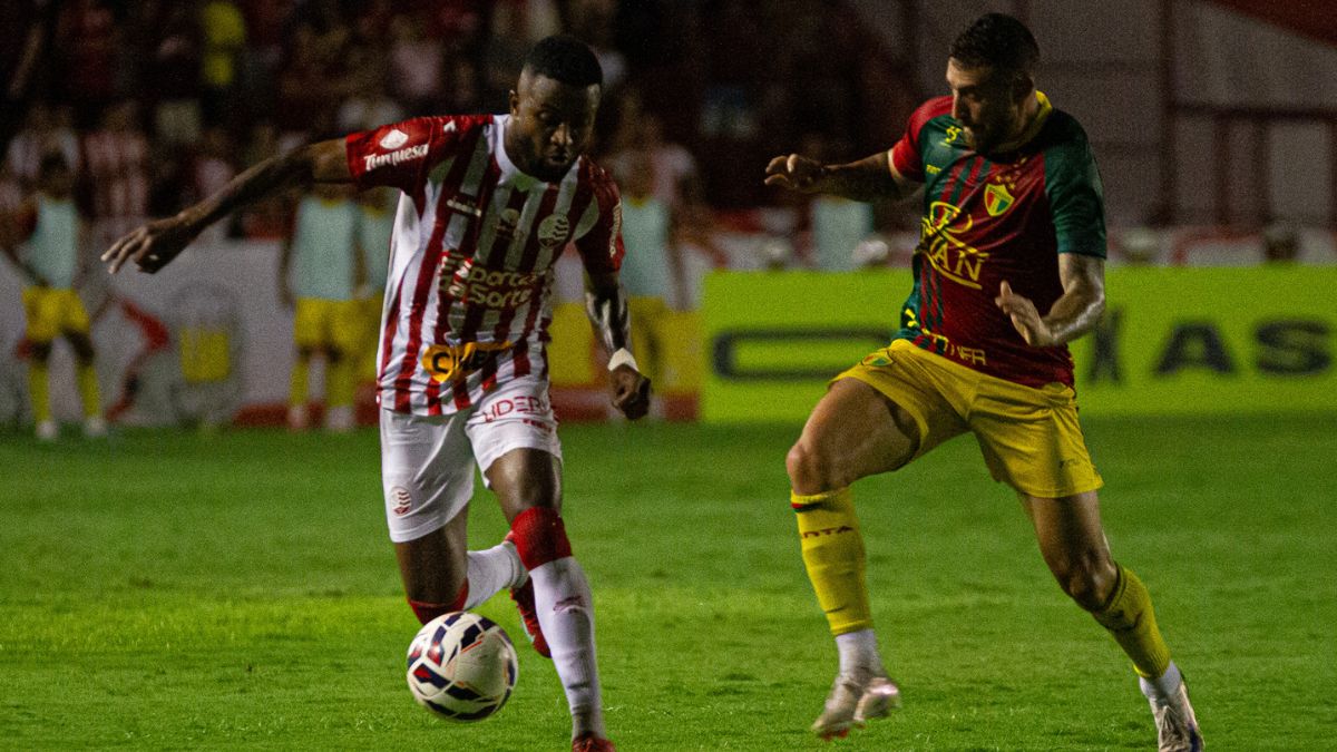 Kelvin cita incômodo por ausências de vitórias e gols do Náutico em casa na Série C: "Temos que fazer nossa parte" 1 Kelvin - atacante do Náutico