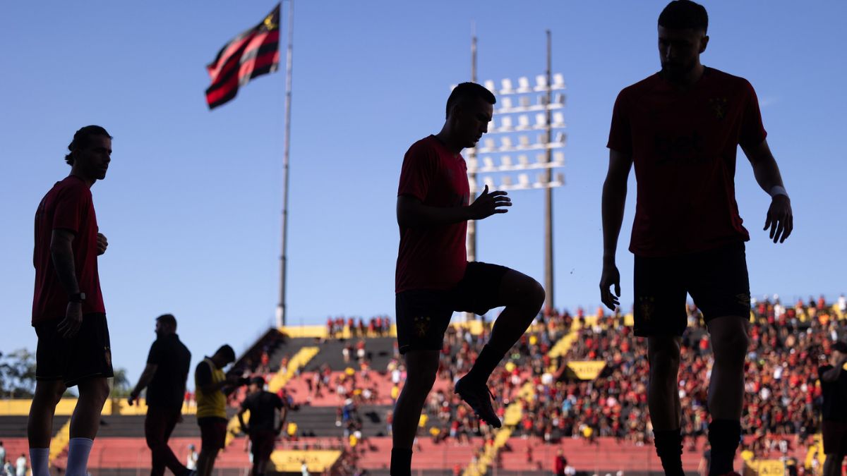 Sport soma mais derrotas do que vitórias na Ilha do Retiro pela primeira vez em 2025 1 Sport no aquecimento para duelo contra o Cruzeiro na Ilha do Retiro pela Série A 2025