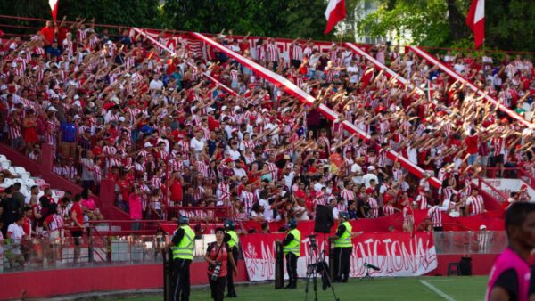 Torcida do Náutico em jogo no estádio dos Aflitos na temporada 2025