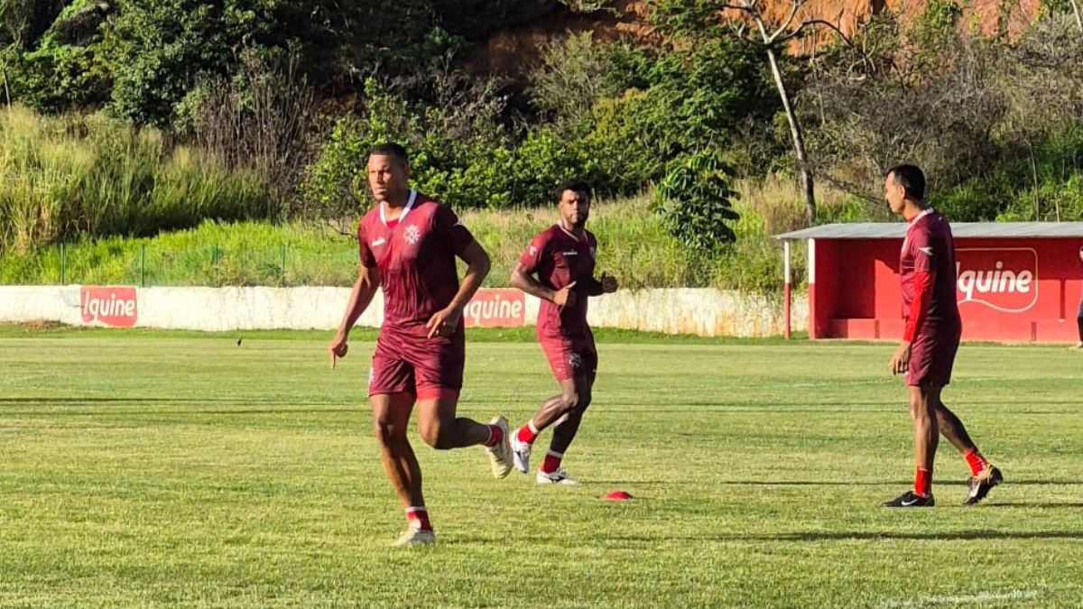 Treino do Náutico tem presenças de zagueiro Mateus Silva e volante Samuel, que retorna de empréstimo