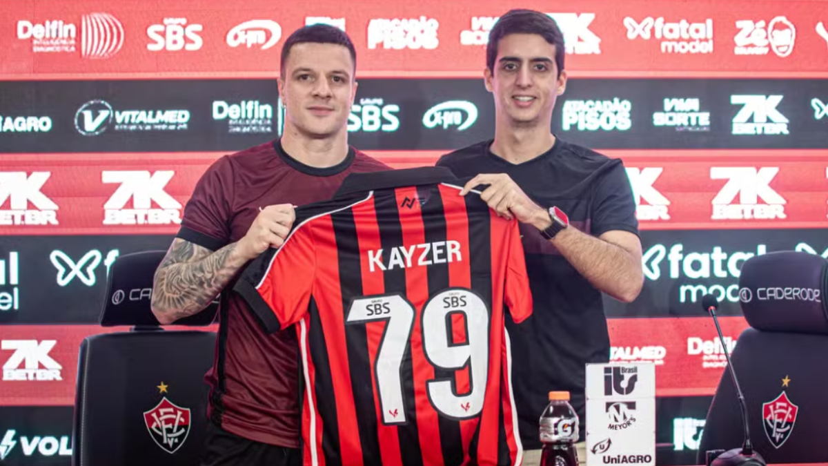 Renato Kayzer é oficialmente apresentado pelo Vitória e projeta “um grande ano” com a camisa rubro-negra