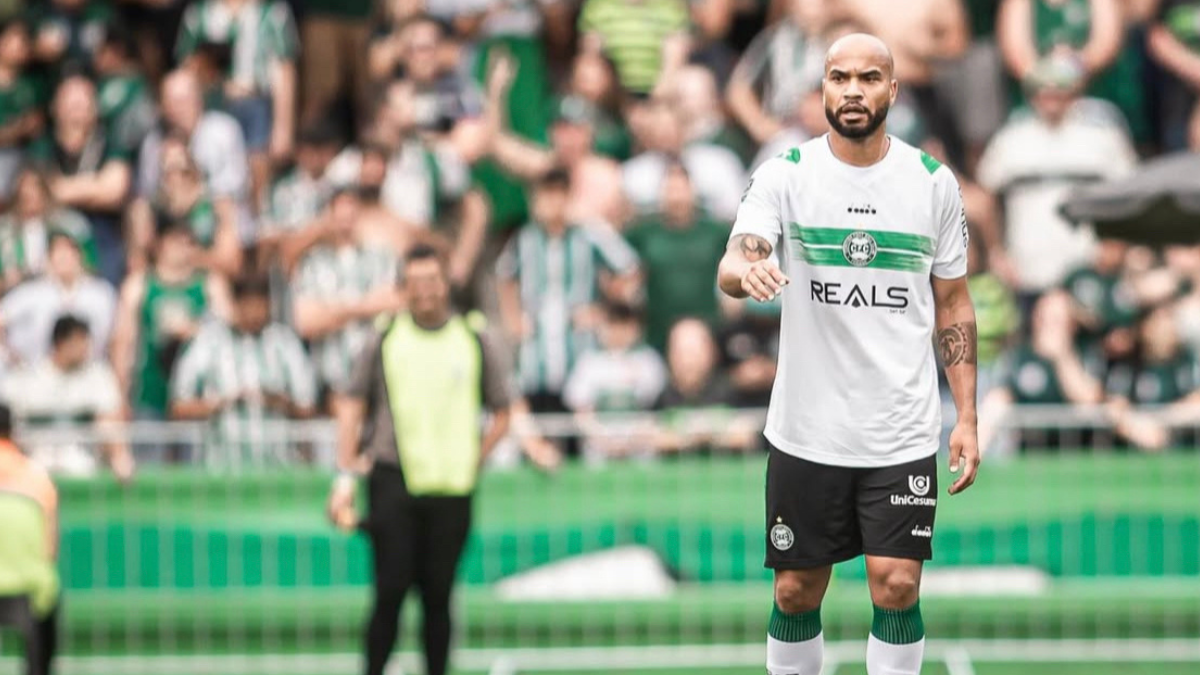 CSA negocia a contratação do zagueiro Rodrigo Moledo, do Coritiba