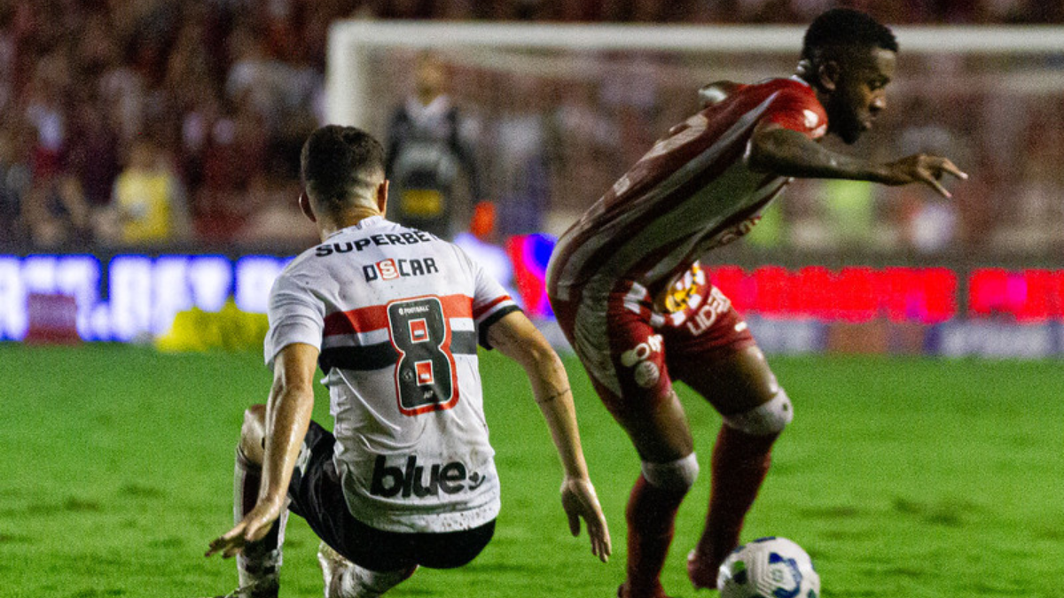 Em jogo com expulsões, Náutico luta, mas volta a perder para o São Paulo e se despede da Copa do Brasil