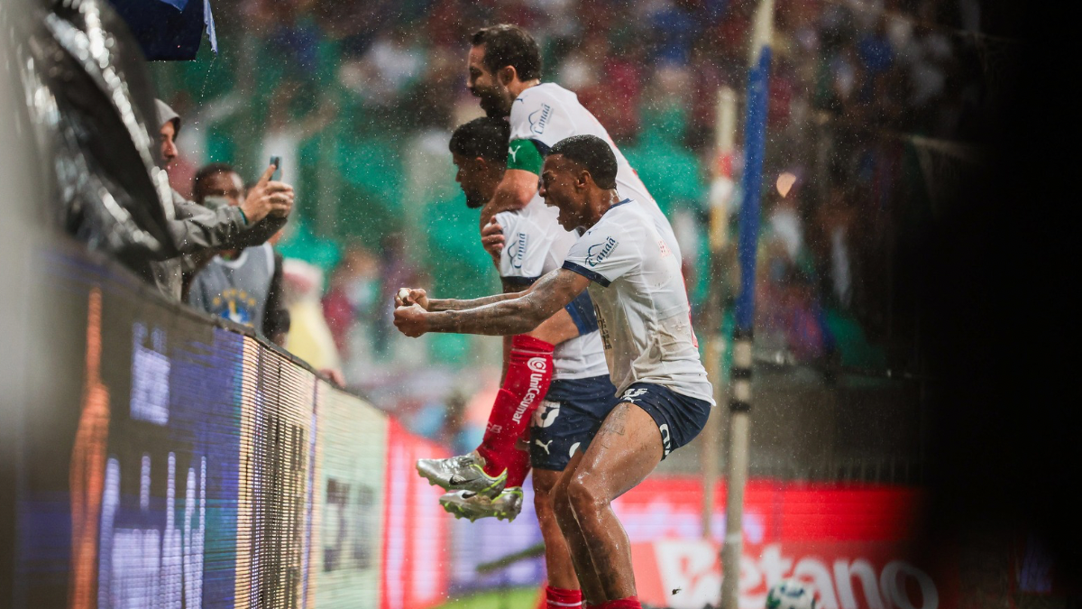 Bahia vence Botafogo e salta para o G-6 da Série A