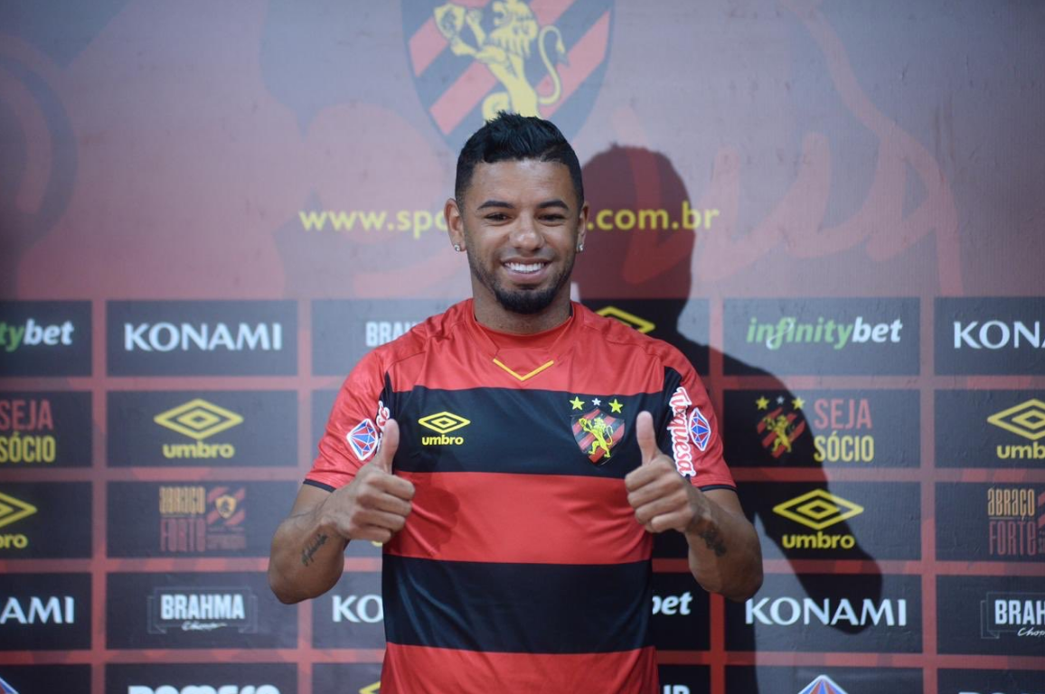 Retrô acerta contratação do lateral-direito Bruno Peres, ex-Sport
