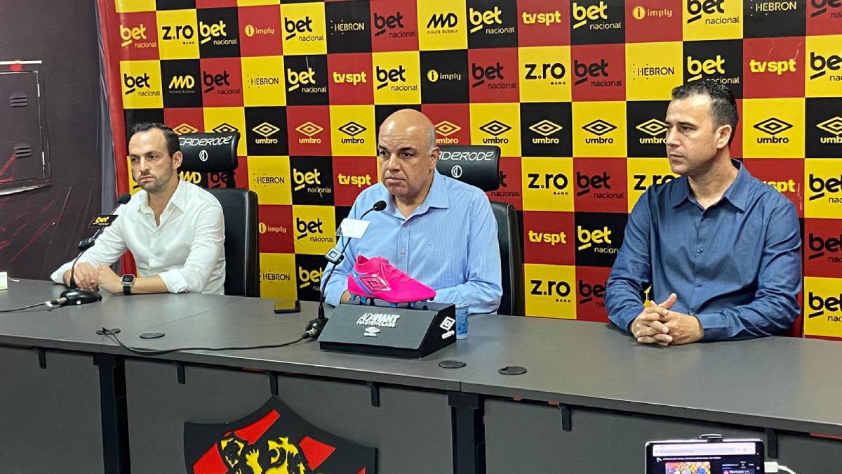 Yuri Romão detalha saída de António Oliveira, diz que Sport conversa com quatro técnicos e nega desejo de renunciar ao cargo 3 Enrico Ambrogini, Thiago Gasparino, Yuri Romão, Sport - Foto: Pedro Maranhão/NE45