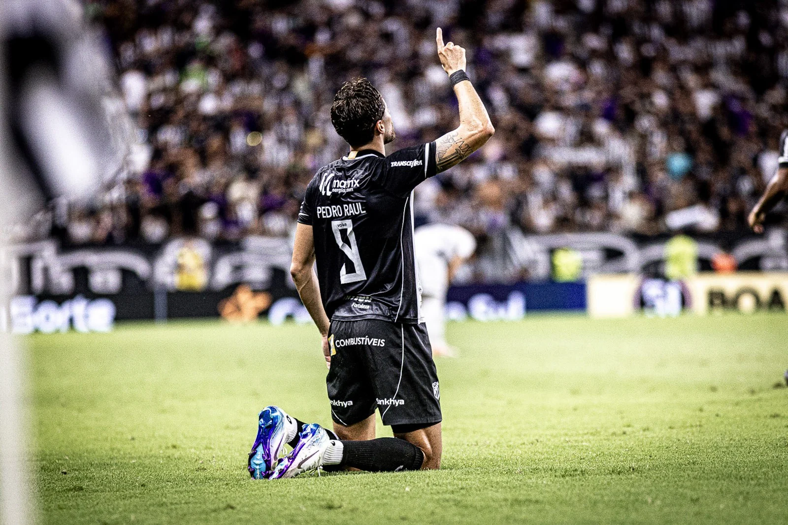 Artilheiro do Ceará, Pedro Raul atuou no sacrifício contra o Palmeiras