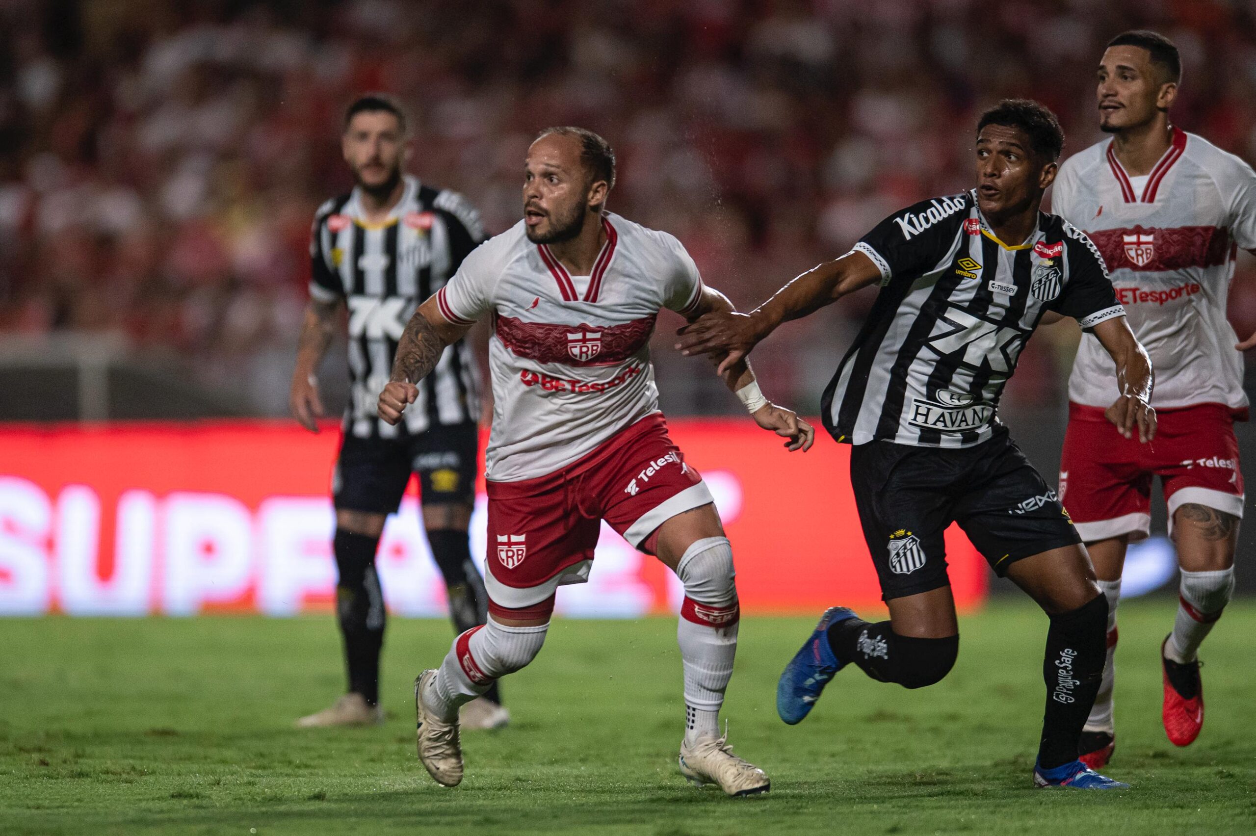 Em noite iluminada de Matheus Albino, CRB vence o Santos nos pênaltis alternados e avança para as oitavas de final da Copa do Brasil