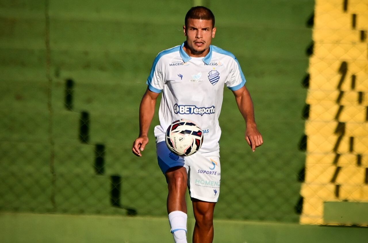 Por suspensão, CSA não terá o lateral Felipe Albuquerque diante o Maringá na Série C