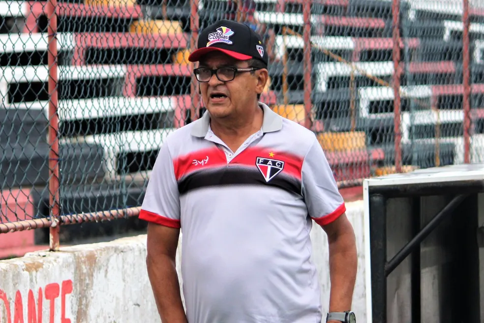 Sousa acerta com Francisco Diá como novo treinador