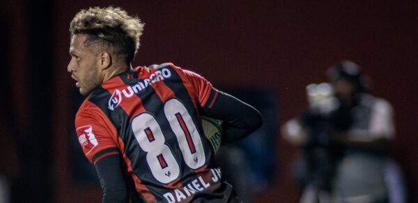 Lembra dele? Daniel Jr retorna ao Vitória, mas treina separado 1 Daniel Jr, meia do Vitória - Foto: Victor Ferreira/EC Vitória