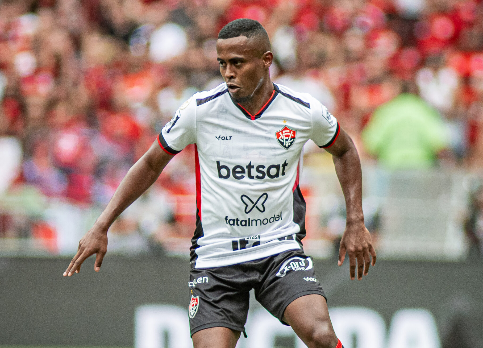 Vitória rescinde com Carlos Eduardo, que sai do Leão da Barra sem marcar gols