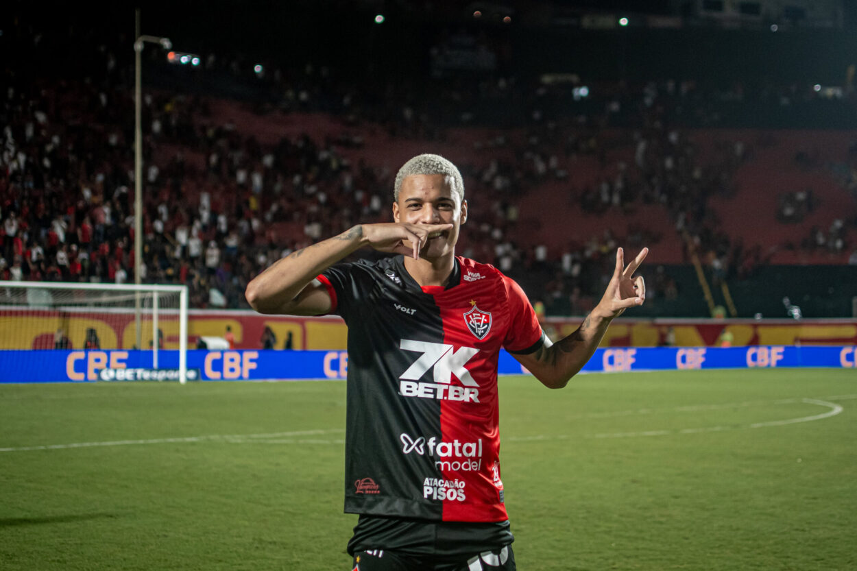 Vitória deve acertar venda de Janderson para clube turco nesta semana