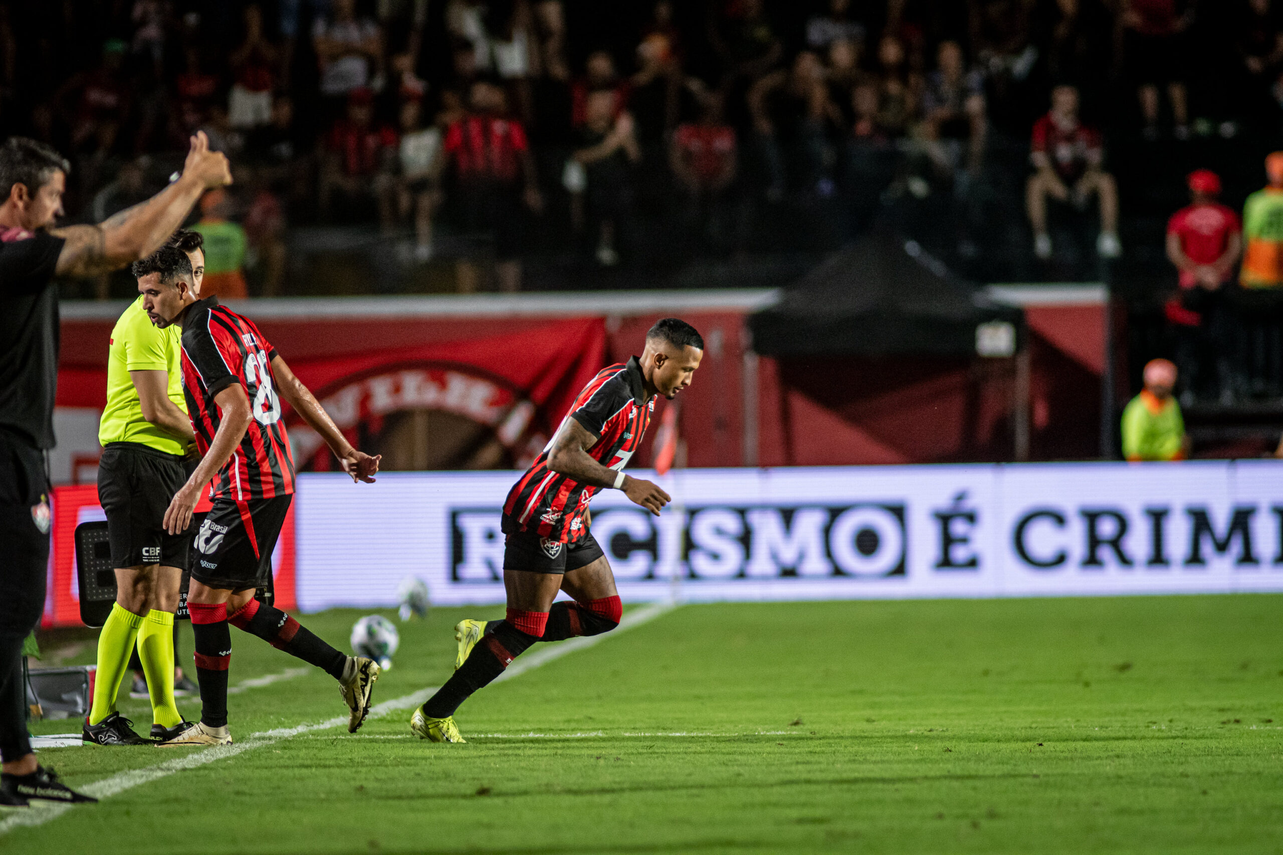 Emprestado ao Vitória, Léo Pereira pode ter volta antecipada para o CRB