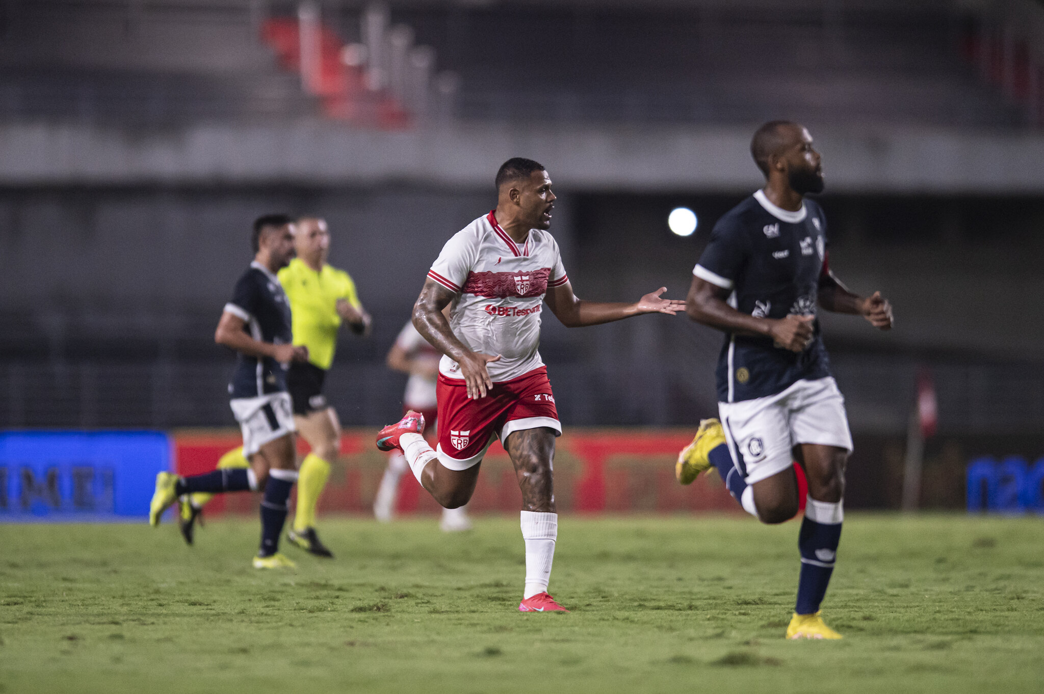 Pelo CRB, Mikael quebra o jejum de mais de dois anos sem marcar gol 1 Mikael - Centroavante - CRB