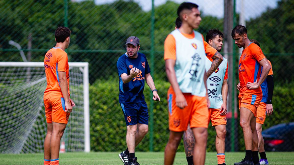 Ainda sem Hereda, Sport segue priorizando parte física e realiza sessões de treinamentos em campo reduzido
