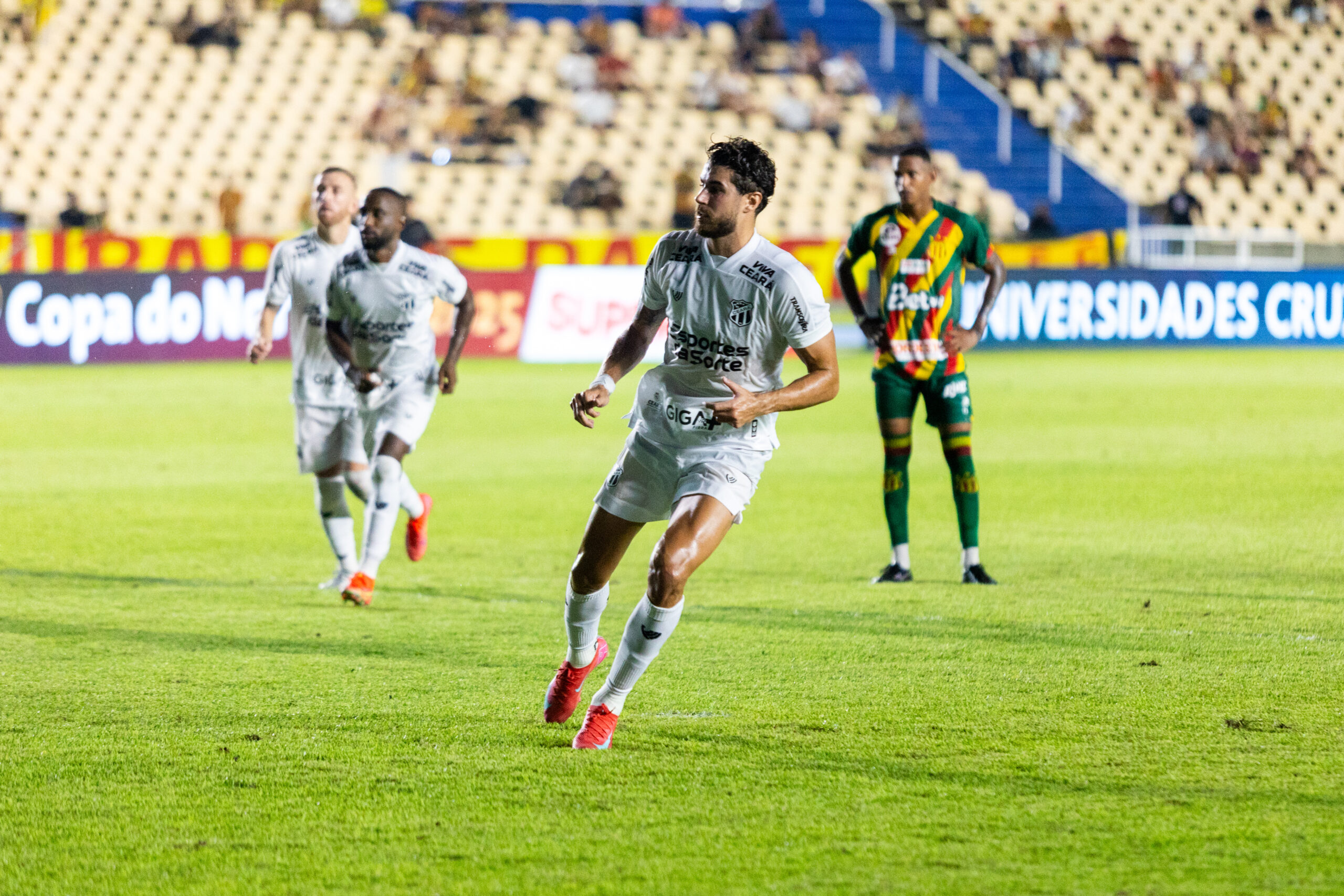 De virada, Ceará vence o Sampaio Corrêa e avança para as quartas de final da Copa do Nordeste