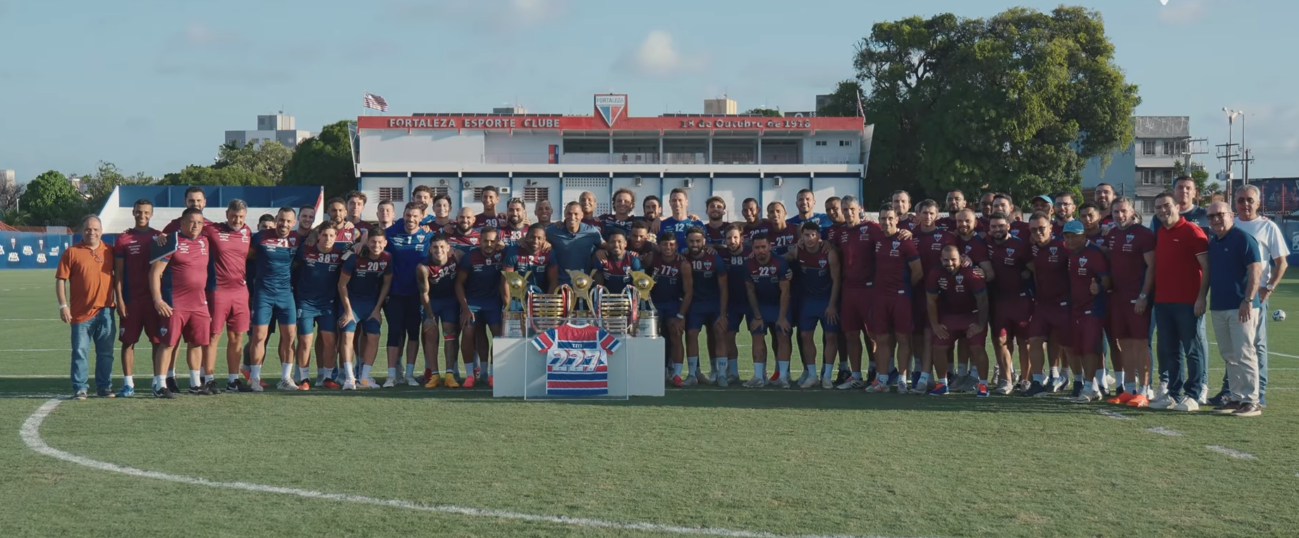 Titi recebe despedida especial e se declara ao Fortaleza: “O clube que eu aprendi a amar”