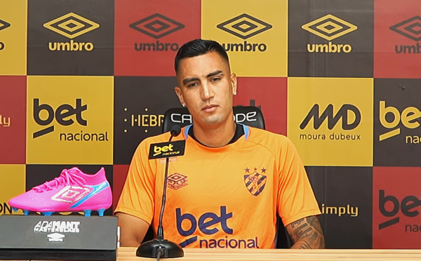 Rivera reconhece queda de rendimento no Sport e elogia companheiro Zé Lucas: “É um craque” 1 Sport - Christian Rivera - Coletiva