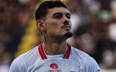 Alvo do Náutico para voltar após saída em 2025, zagueiro Carlinhos é anunciado por time da Série B