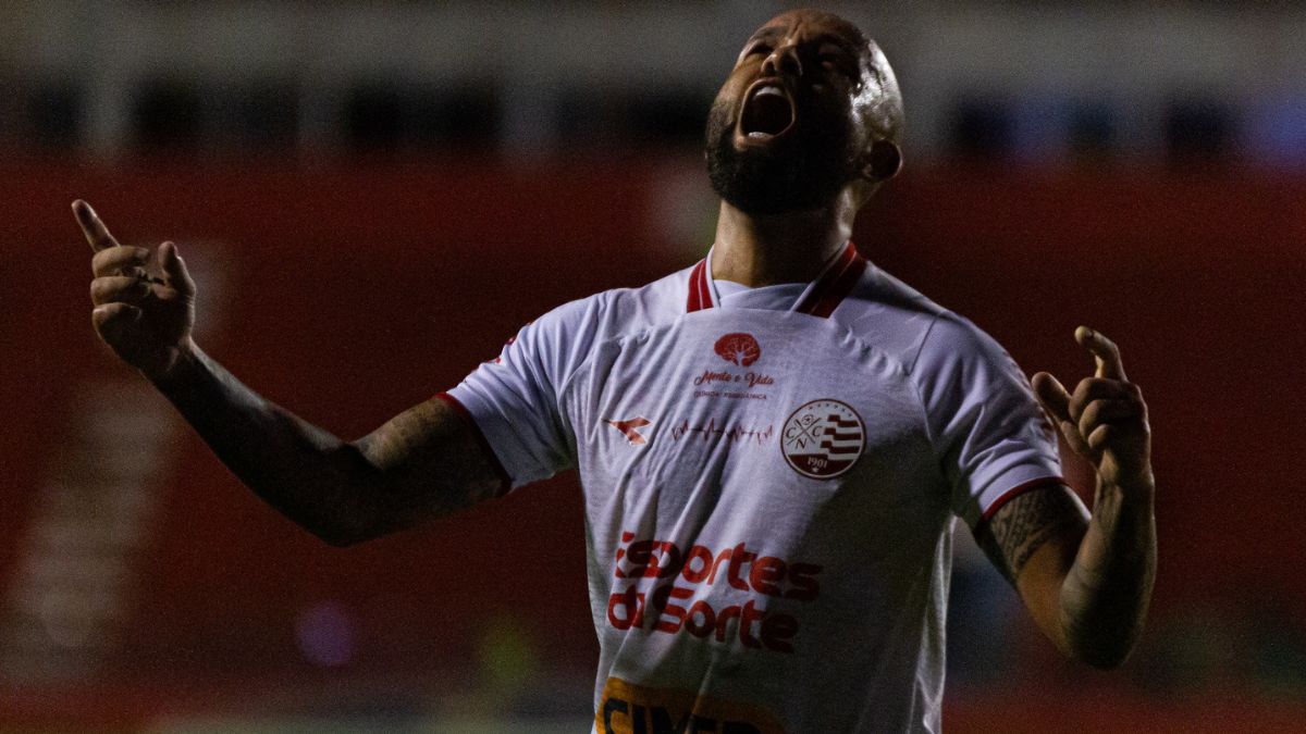 Patrick Allan iguala marca de participações em gols de 2024 pelo Náutico 1 Patrick Allan, meia do Náutico comemora gol contra o Maringá pela Série C 2025