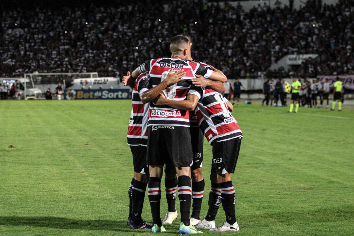 Com mais de 30 mil torcedores no Arruda, Santa Cruz brilha, vence o Ferroviário e segue invicto na Série D