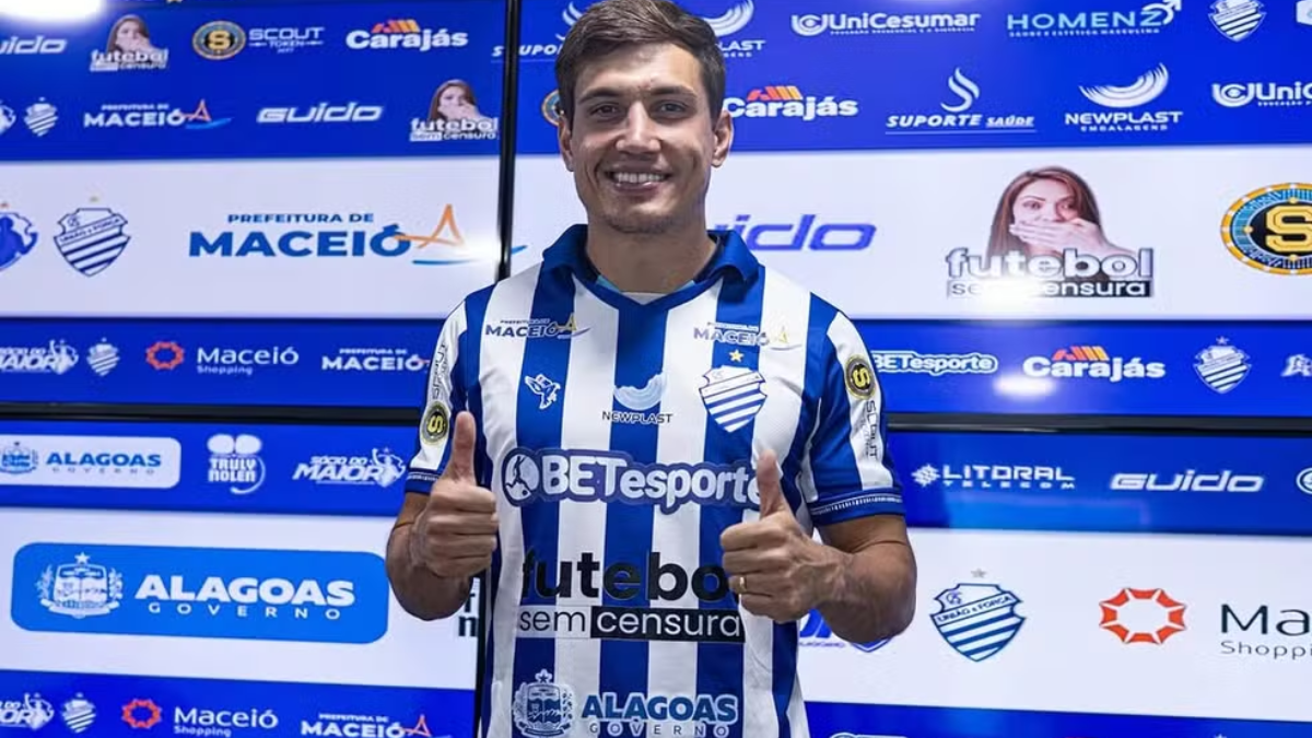 Novo volante do CSA, Léo Costa lembra passagem no Sampaio Corrêa e celebra retorno ao Nordeste: “Carinho muito grande”