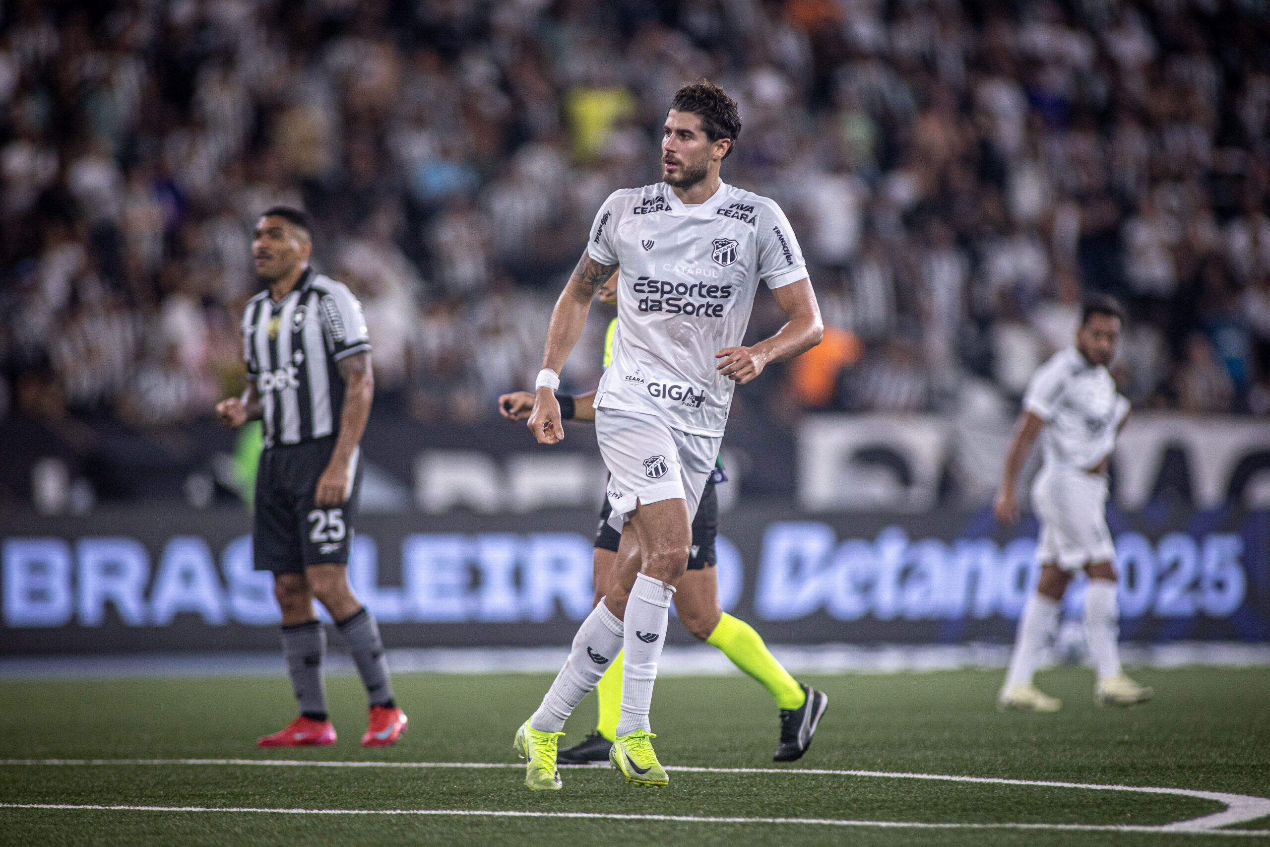 Ceará é derrotado pelo Botafogo no Nilton Santos e segue sem vencer como visitante na Série A 2 Pedro Raul - Centroavante - Ceará