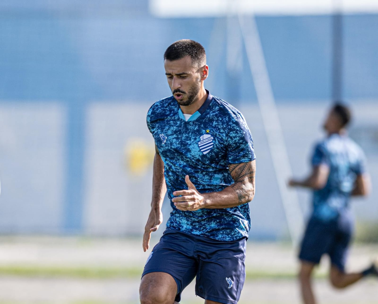 CSA oficializa renovação contratual do volante Camacho