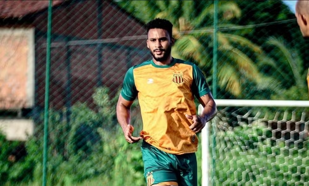 Zagueiro do Sampaio, Yan demonstra ansiedade por clássico contra Maranhão: “Estou louco para começar essa partida”