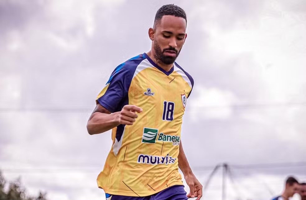 Itabaiana anuncia saídas do volante Gabriel Henrique e do atacante João Cabral