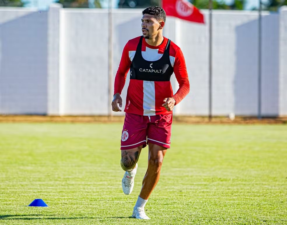 América-RN acerta empréstimo do zagueiro Iran ao Barra-SC até o fim da temporada