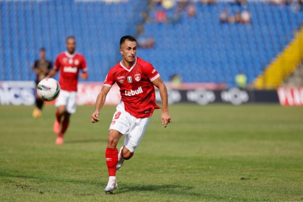 Vitória se aproxima de acerto com meia da primeira divisão portuguesa 1 Ricardinho, meia do Santa Clara - Foto: Divulgação/Santa Clara