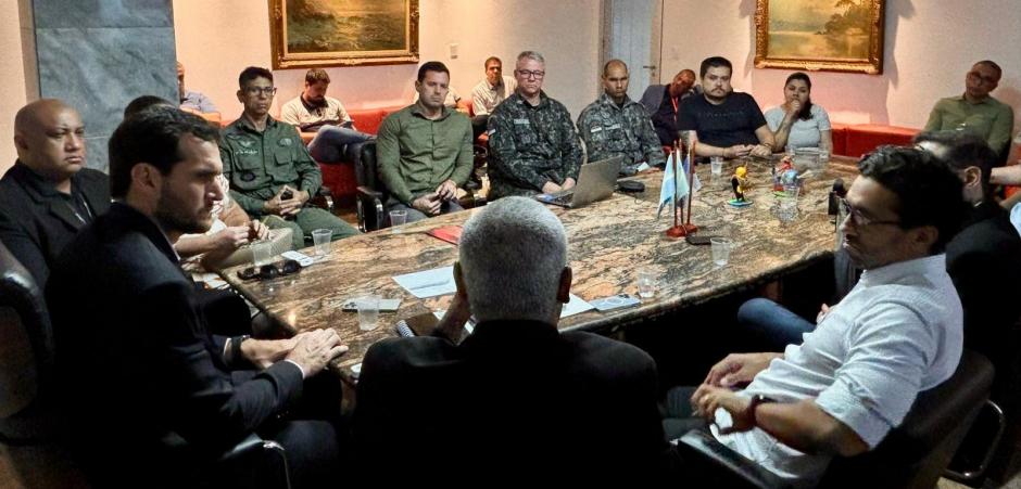 Após ataque ao ônibus do Ferroviário, FPF faz reunião com representantes do Santa Cruz para discutir operação dos jogos no Arruda 1 Reunião da FPF junto com o Santa Cruz sobre o ataque contra ônibus do Ferroviário