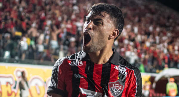 Vitória renova com Ronald por dois anos 1 Ronald fica no Vitória - Foto: Victor Ferreira/EC Vitória