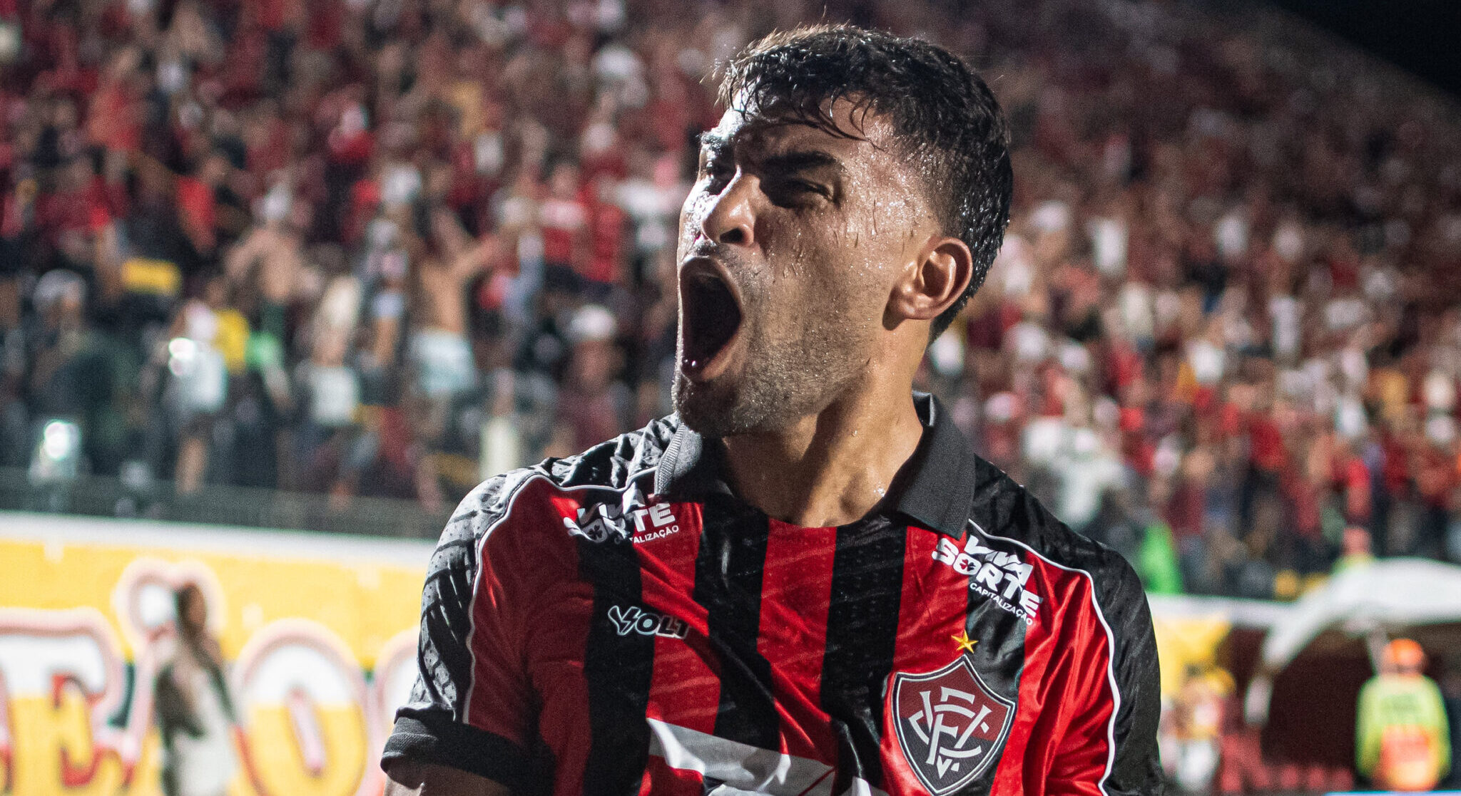 Vitória renova com Ronald por dois anos