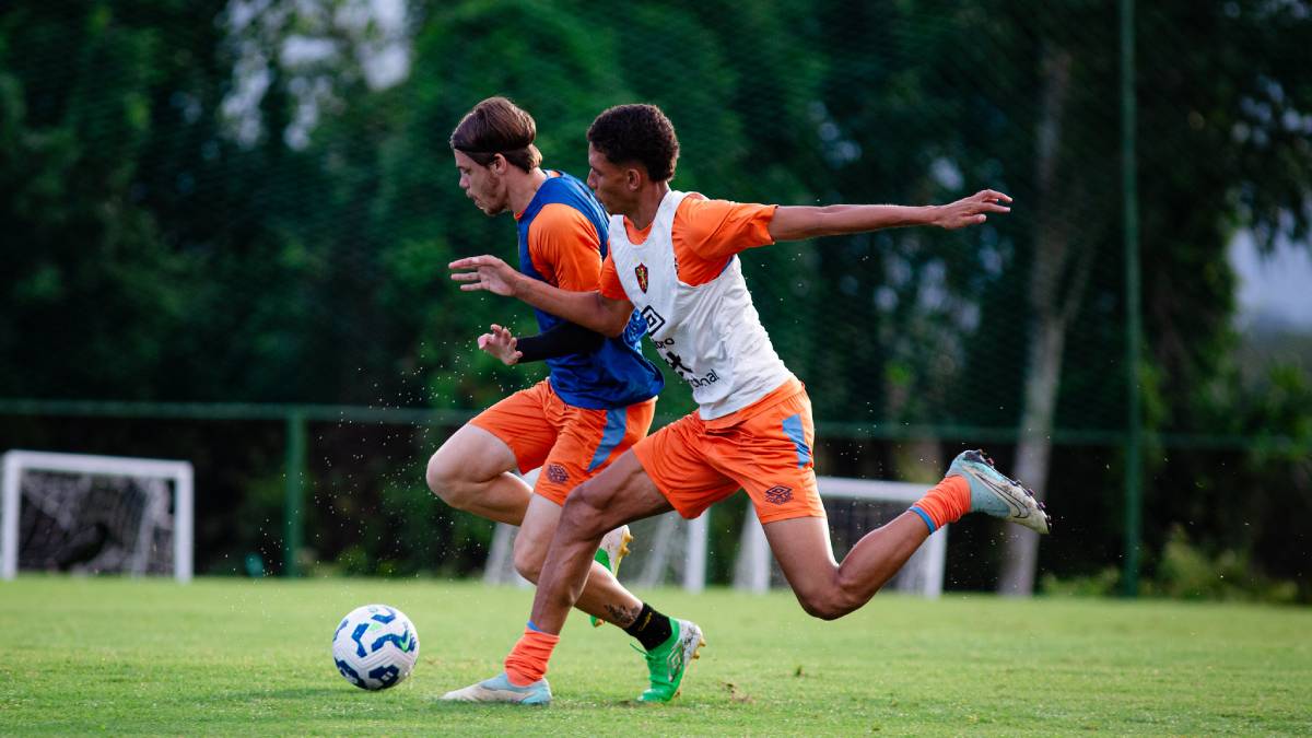 Após afastamentos, Daniel Paulista promove subida de sete jogadores da base para o profissional do Sport
