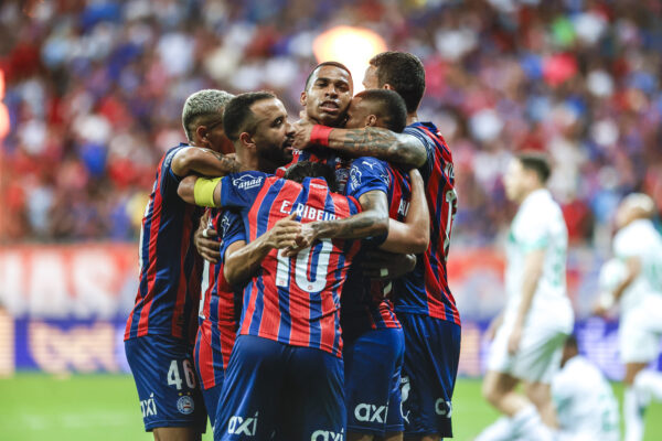 Jean Lucas faz dois, Bahia vence Juventude e retorna ao G4 da Série A 1 Equipe do Bahia comemora gol do Bahia - Foto: Rafael Rodrigues/EC Bahia