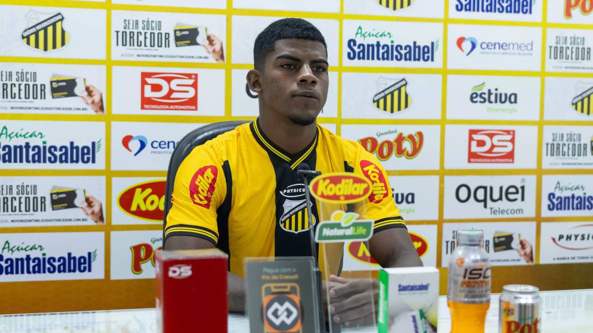 Fábio Matheus sendo apresentado no Novorizontino - Foto: Divulgação