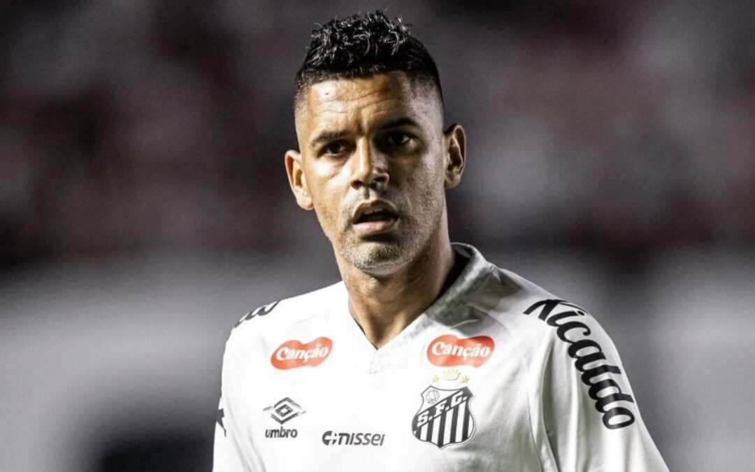 Sport encaminha acerto com Aderlan, lateral-direito do Santos