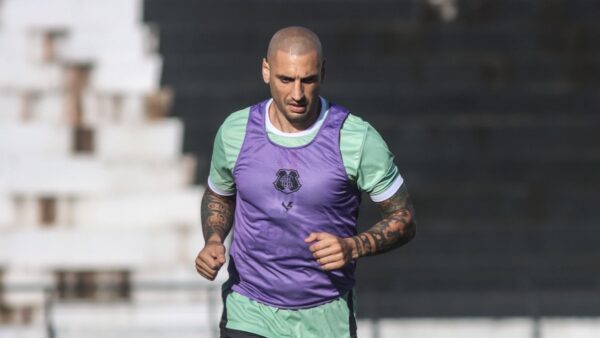 Ariel exalta torcida do Santa Cruz e cita torcedor que deixa de comer para ir aos jogos: “É uma loucura” 1 Ariel Nahuelpán, novo atacante do Santa Cruz