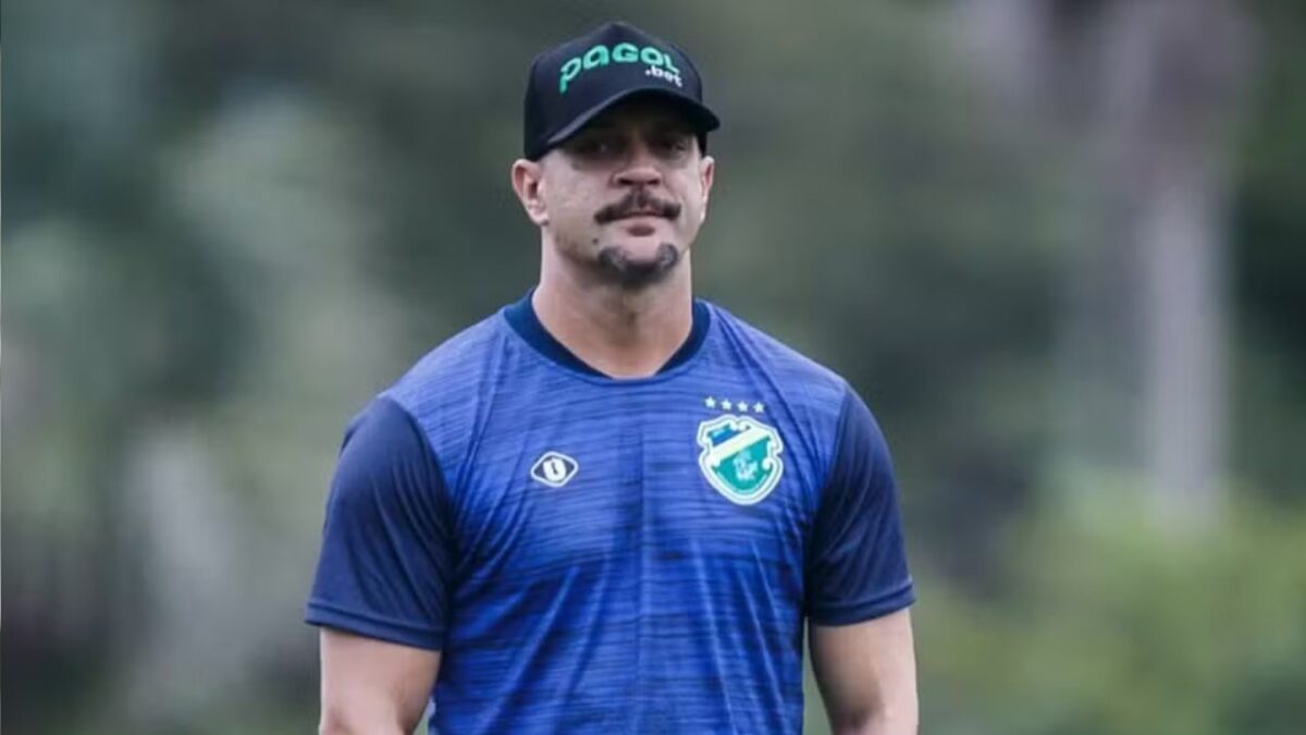 Invicto e classificado na Série D, técnico do Altos mira liderança do grupo e prega foco na reta final 1 Jerson Testoni, técnico do Altos