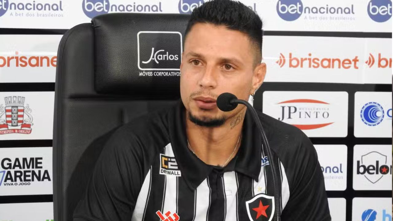 Botafogo-PB anuncia saída do atacante Rafinha e de outros quatro jogadores